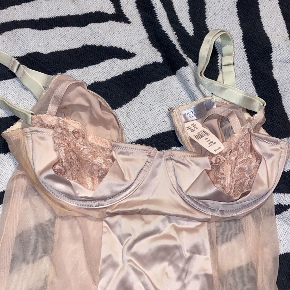 34B NWT $68 Victoria’s Secret Lingerie